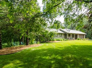 2817 Saddlebrooke Cir, Minnetonka, MN 55305