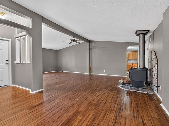 4th image of 14585 Betz Ln