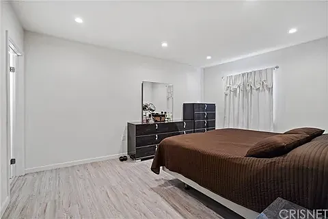 7911 Whitsett Ave — Photo 9