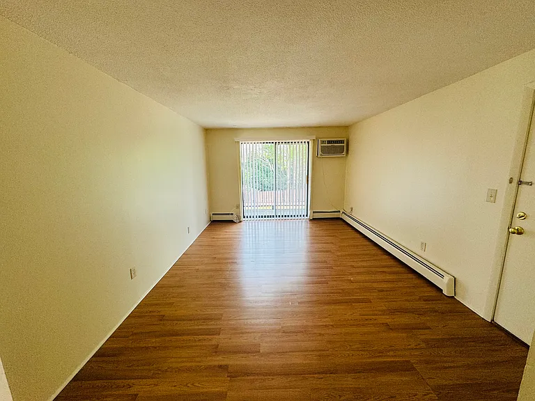 128 Mammoth Rd — Photo 8