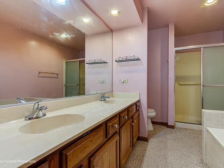 69 N Lambert Rd — Photo 13