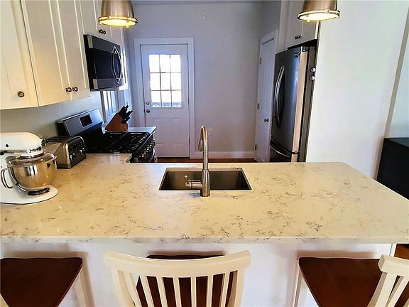 5th image of 40 Simmons St #1