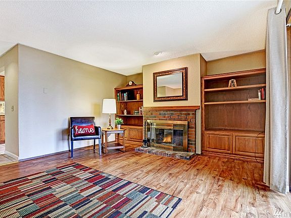 5th image of 4422 176th St SW APT B4