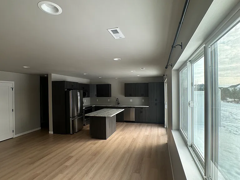 1409 Thatcher St — Photo 3