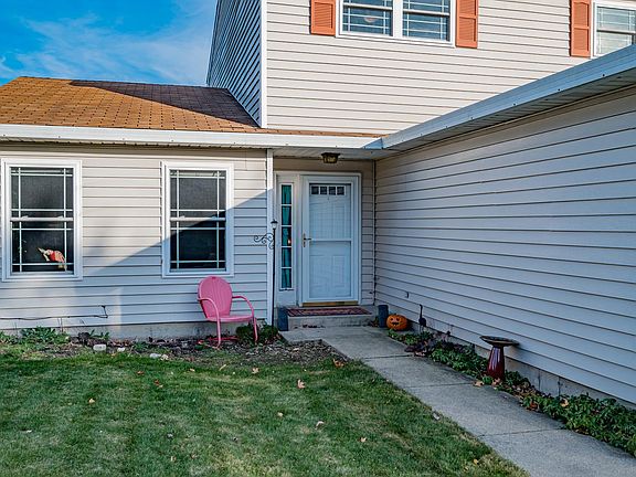 3rd image of 204 Green Mountain Dr