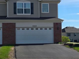 1123 Hawk Hollow Dr, Yorkville, IL 60560