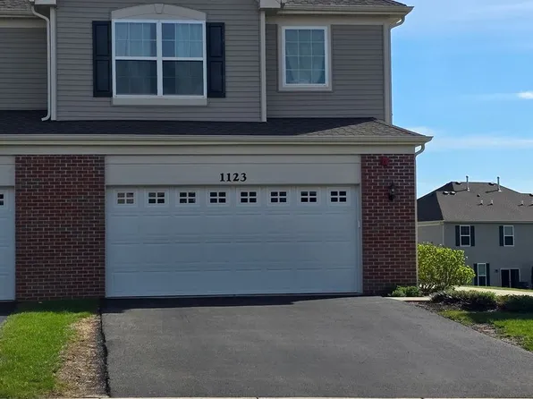 1123 Hawk Hollow Dr, Yorkville, IL 60560