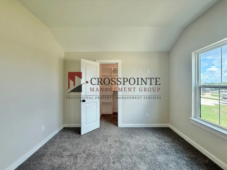 17434 Crossing Cir — Photo 13