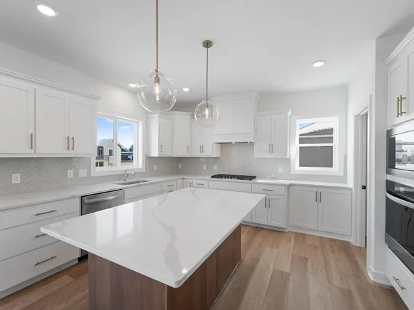 7459 Waters Edge Ave, Shakopee, MN 55379