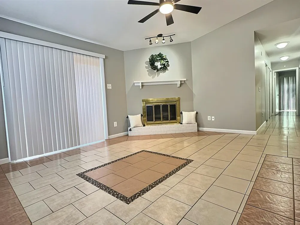 3 bed, 1112 sqft, $1,400 — Photo 2
