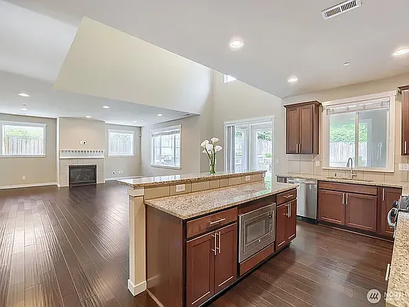 944 SW 108th St SW — Photo 5