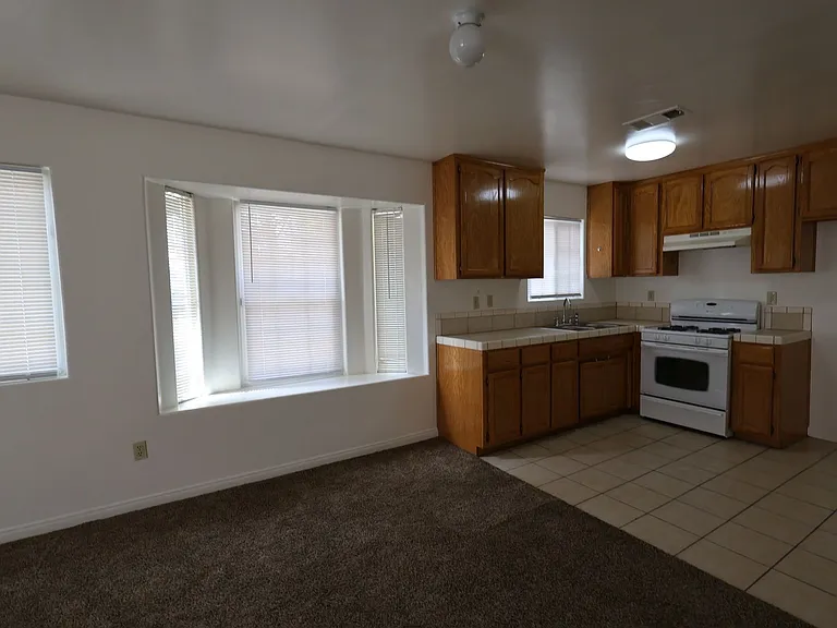 448 S Oildale Dr #A — Photo 7