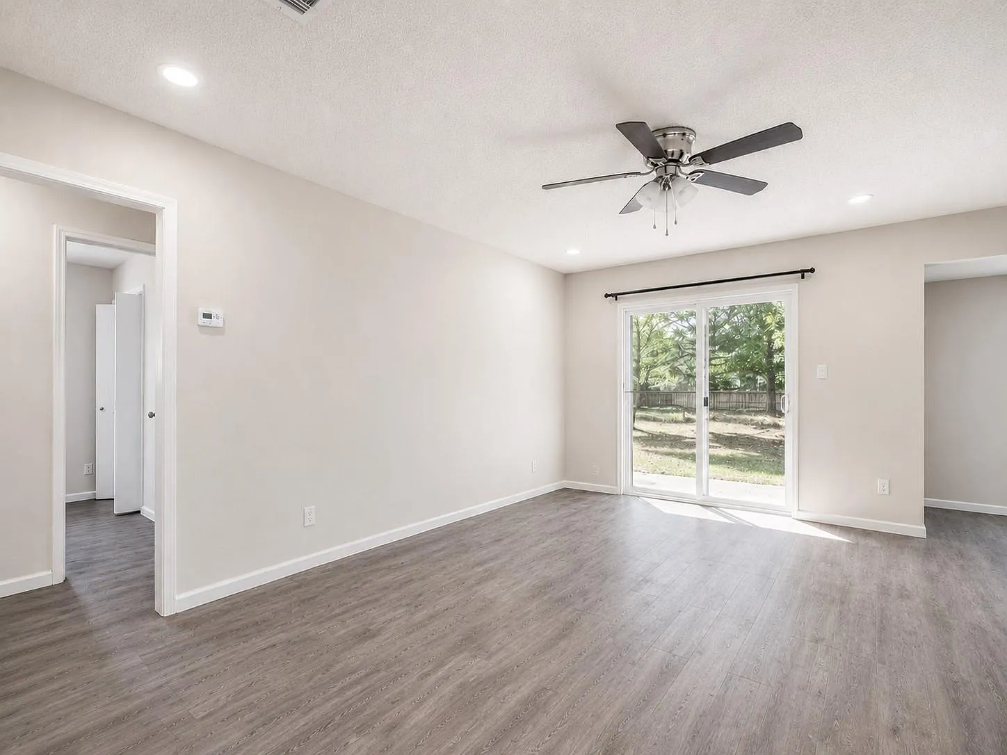 3 bed, 2.0 bath, 2084 sqft, $1,600 — Photo 3