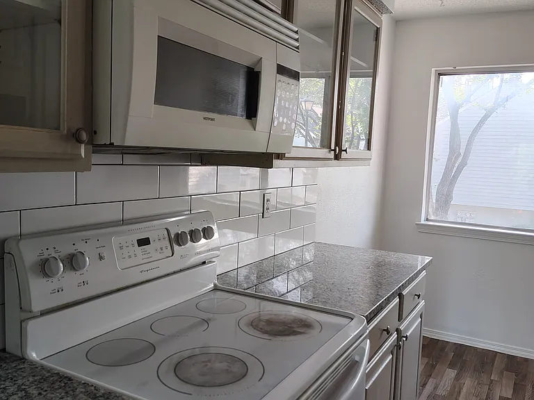 643 Cimarron Trl — Photo 12