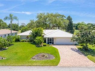 1958 Mid Ocean Cir, Sarasota, FL 34239