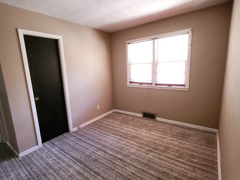 2116 W Kettelle St — Photo 16