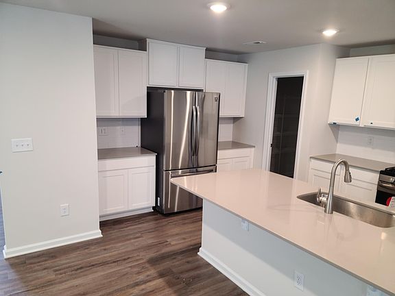 Brand NEW SS Refrigerator installed. *Installed after pictures originally had been taken*