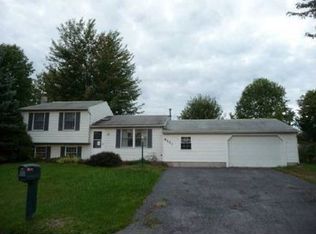 8221 Mantova Dr, Clay, NY 13041