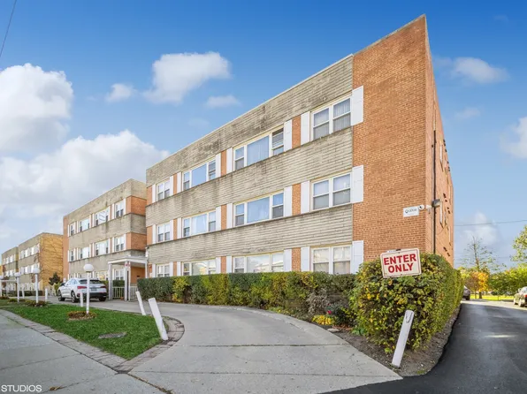 4949 Church St APT 304, Skokie, IL 60077