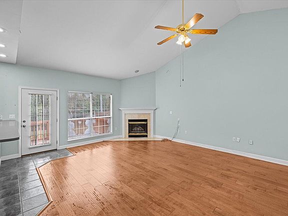 3rd image of 3896 Mesa Rd