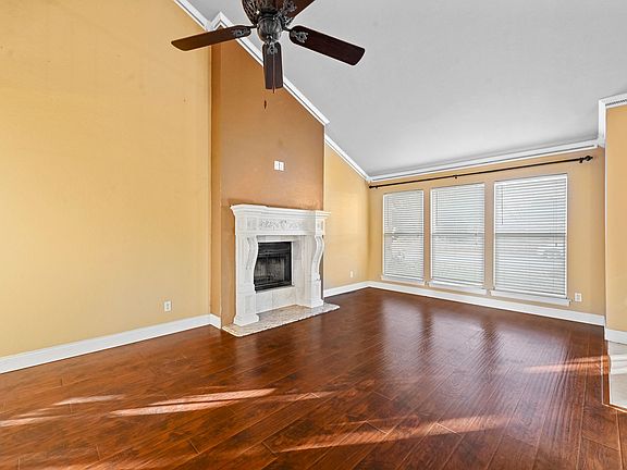 4th image of 3922 White Oak Ct