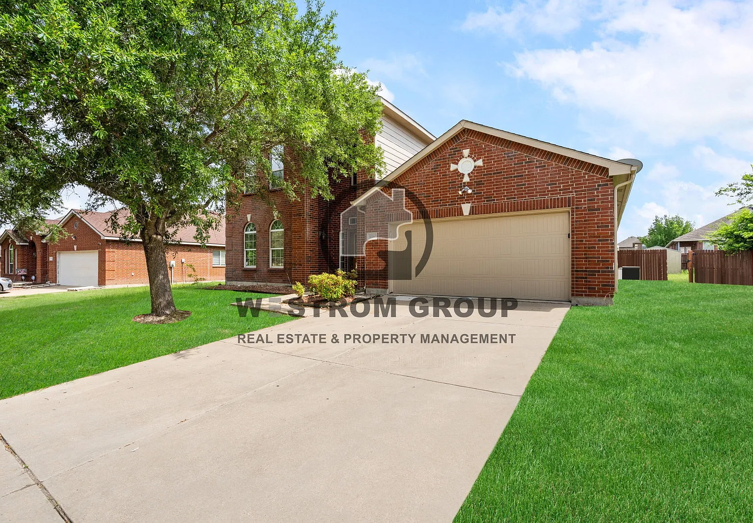 5 bed, 4.0 bath, 4106 sqft, $3,695 — Photo 2