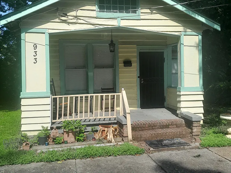 933 S McLean Blvd — Photo 4