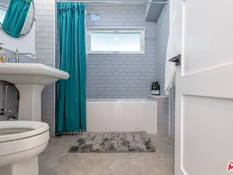 24942 Malibu Rd — Photo 31