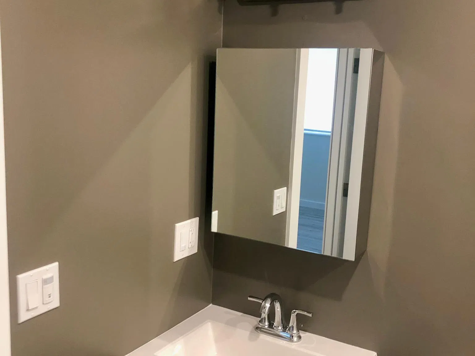 2 bed, 880 sqft, $4,700 — Photo 3