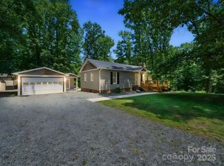 2345 Stallings Rd, Matthews, NC 28104