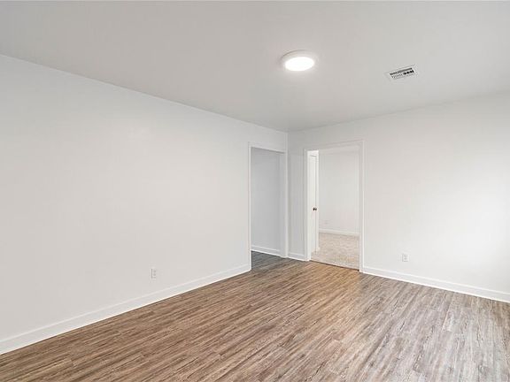 3rd image of 4728 SE 24th St