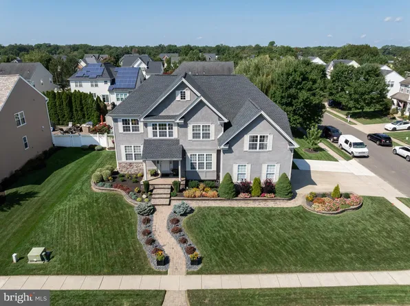 8 Banbury Rd, Lumberton, NJ 08048