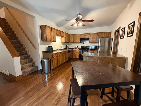 3rd image of 409 9th St S