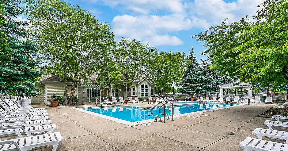 The Grove at Schaumburg Apartments — Photo 2