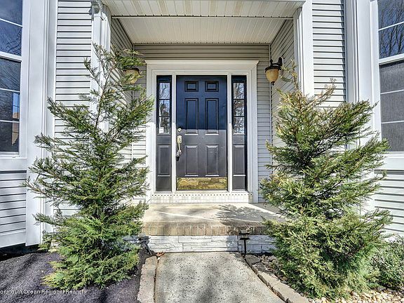 5th image of 38 Crown Cir