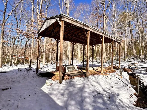 606 Evergreen Farms Dr, Wardensville, WV 26851