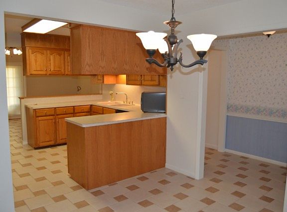4th image of 715 S 4th St