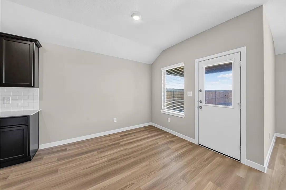 4 bed, 2.0 bath, 1784 sqft, $2,495 — Photo 4