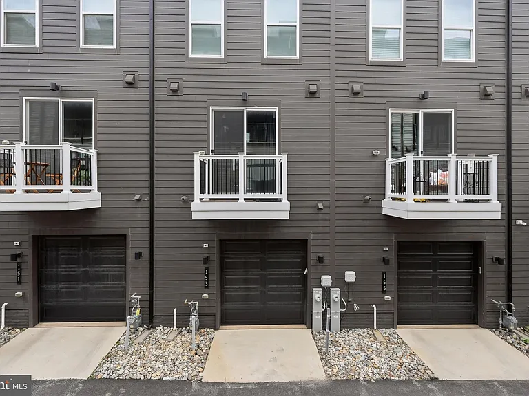 153 Locke St — Photo 39