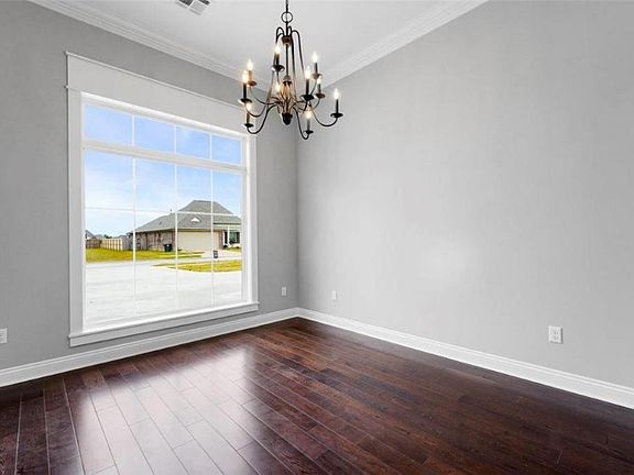 5th image of 2517 S View Dr