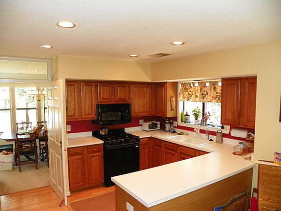 5th image of 55 Headlands Dr