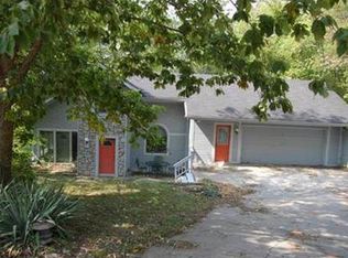 7610 NW Paradise Ln, Kansas City, MO 64152
