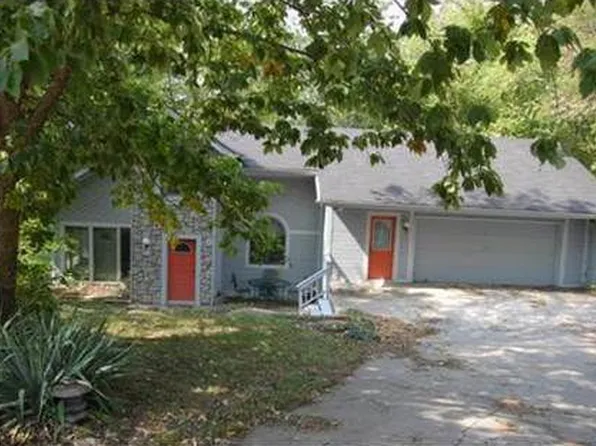 7610 NW Paradise Ln, Kansas City, MO 64152