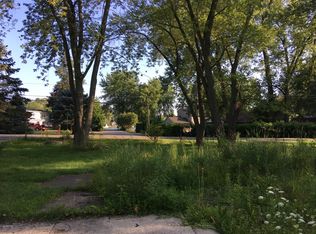 112 Fern Dr, Island Lake, IL 60042
