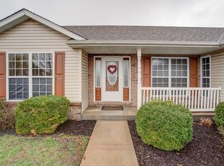 10936 Fallowfield Dr, Lebanon, IL 62254