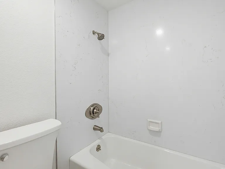 Secondary bathroom shower/tub