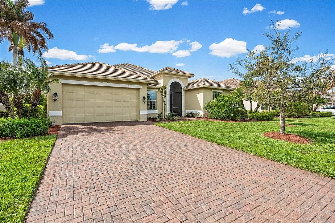 3 bed, 2.5 bath, 2436 sqft, $8,000 — Photo 1