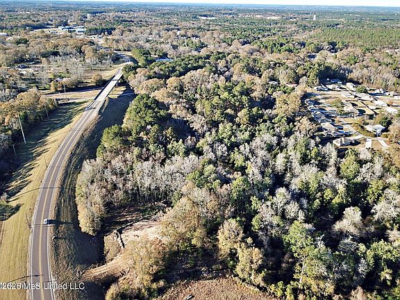 4th image of 0 Highway 589