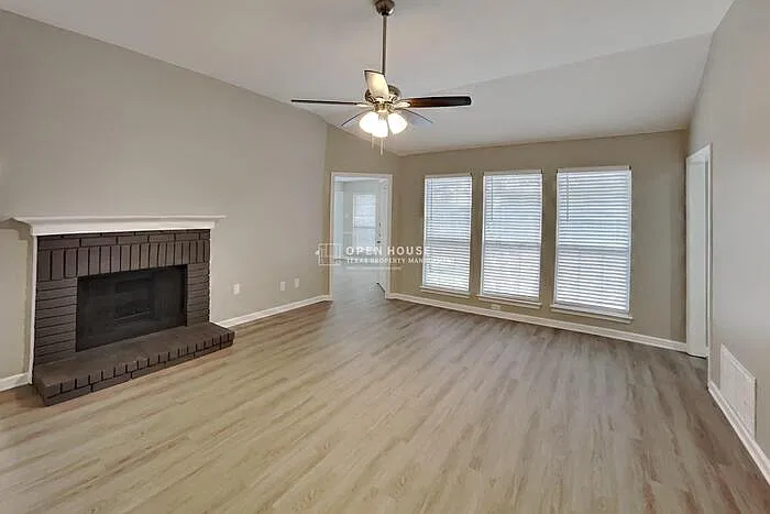3 bed, 2.0 bath, 1639 sqft, $2,200 — Photo 4
