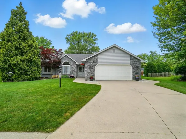 1322 Canal Ridge Dr, New Haven, IN 46774